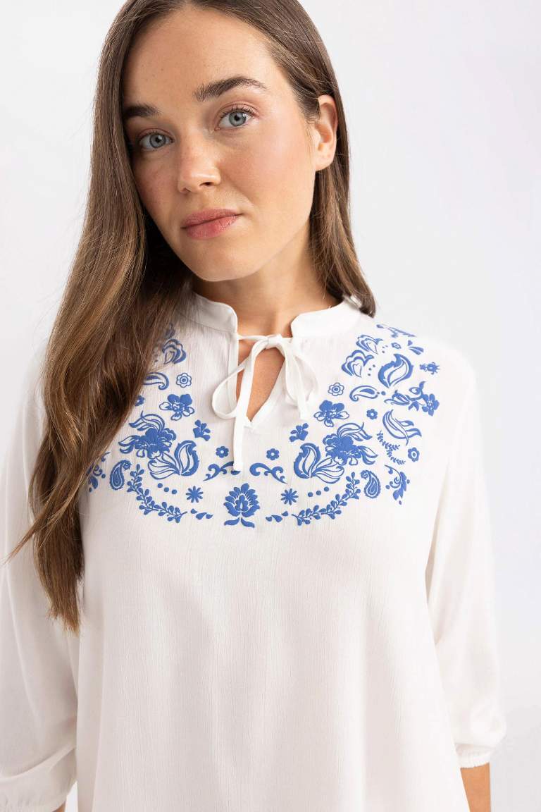 Blouse imprimée à manches longues et à coupe régulière