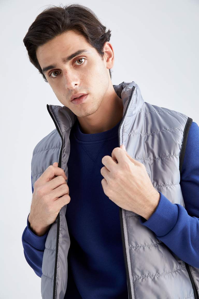 Slim Fit Dik Yaka Fermuar Kapamalı Su İtici Warmtech Isı Yalıtımlı Mevsimlik Şişme Yelek
