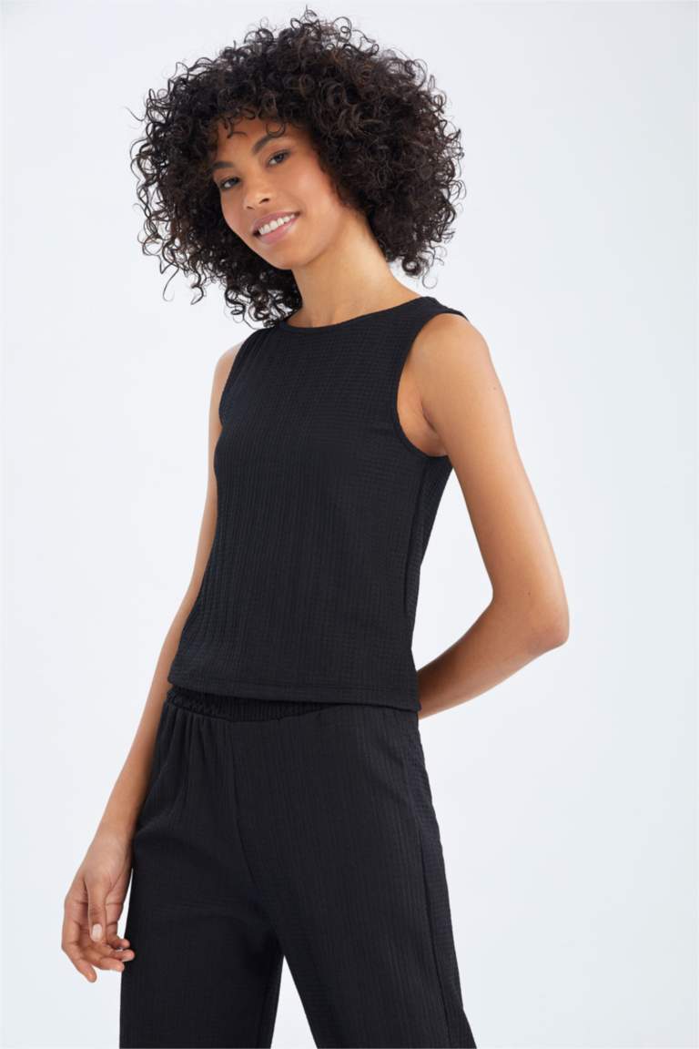 Топ на бретельках