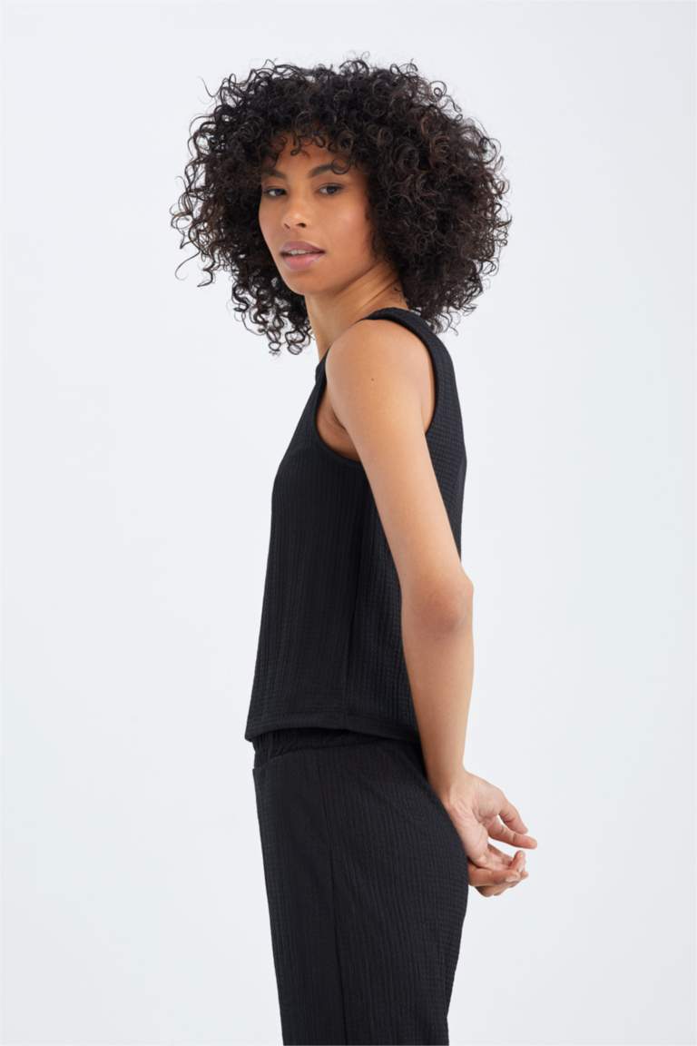 Топ на бретельках