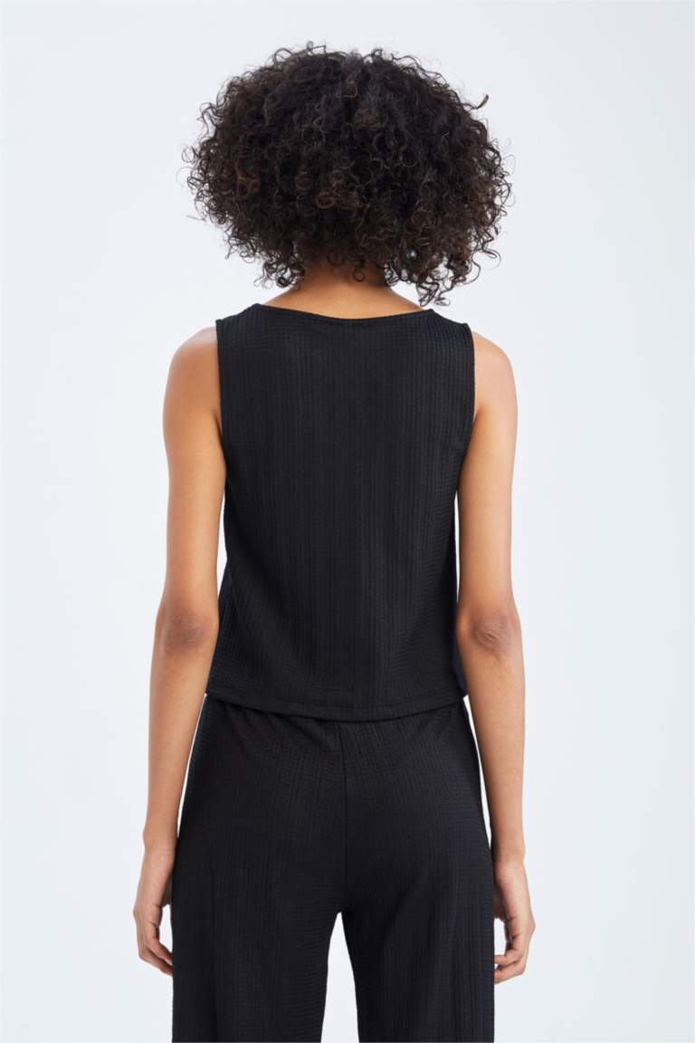 Топ на бретельках