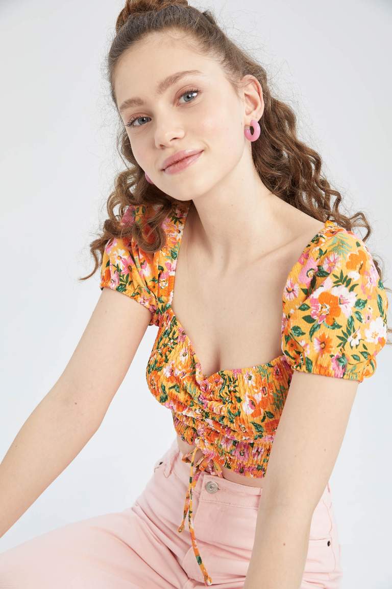 Slim Fit Short Balloon Sleeves Floral Print Crop Top