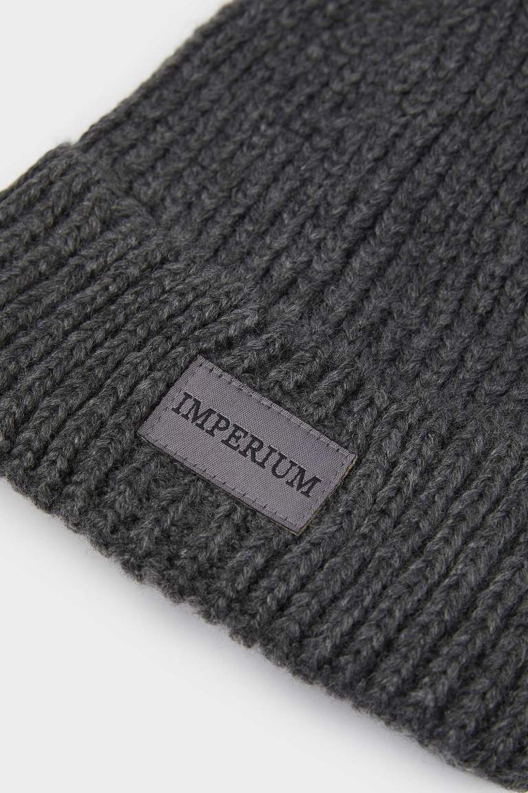 Man Woven Labeled Beanie