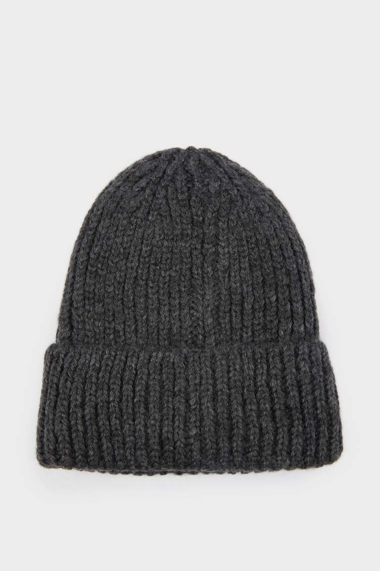 Man Woven Labeled Beanie