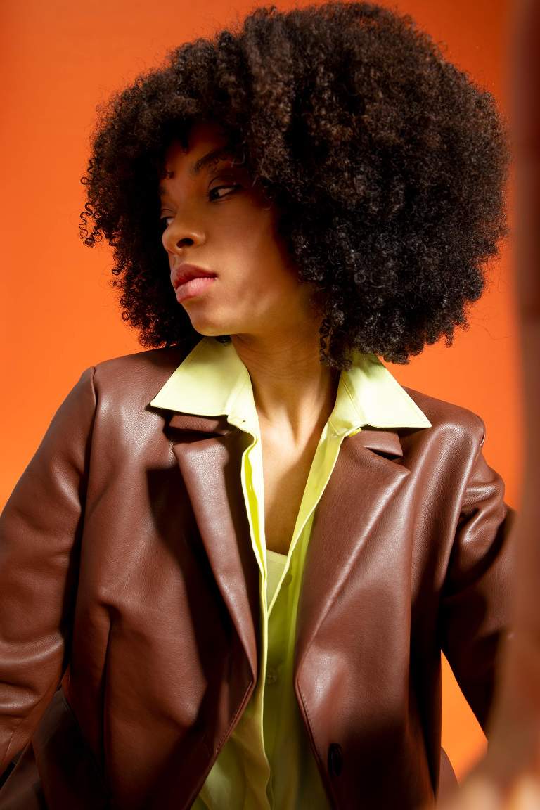 Regular Fit Cep Detaylı Su İtici Suni Der Blazer Ceket