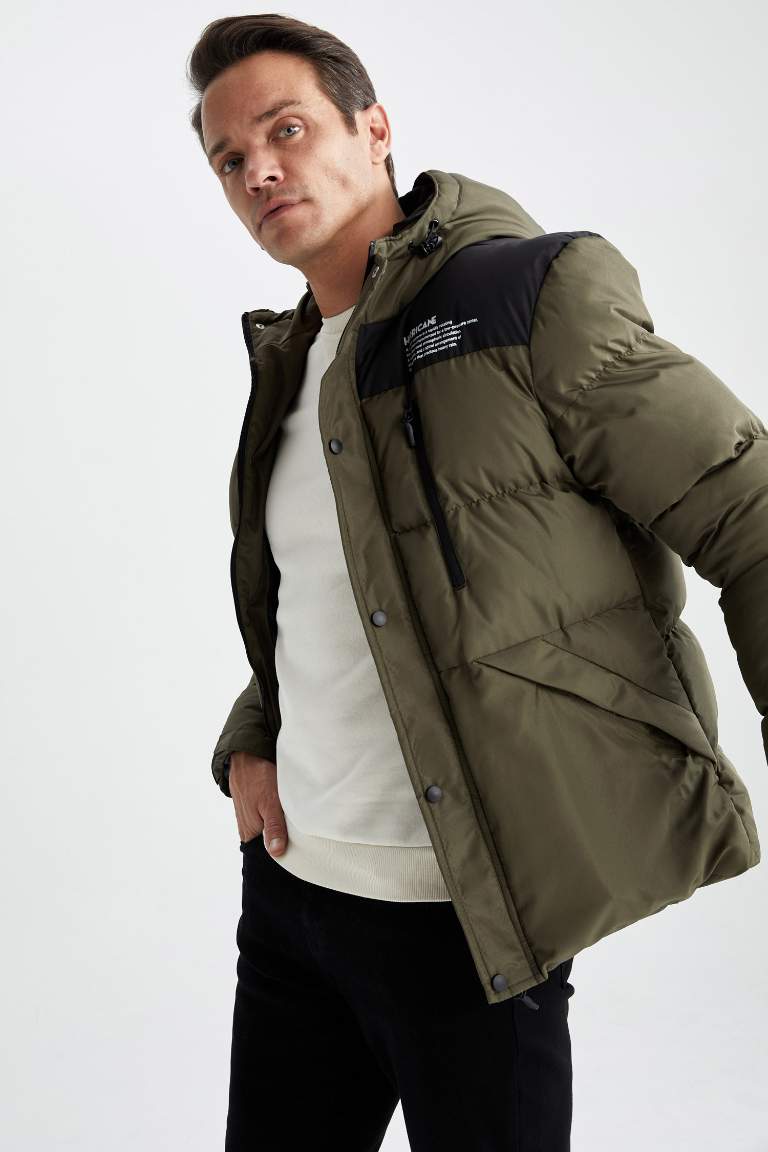 Regular Fit Kapüşonlu Polar Astarlı Su İtici Şişme Mont