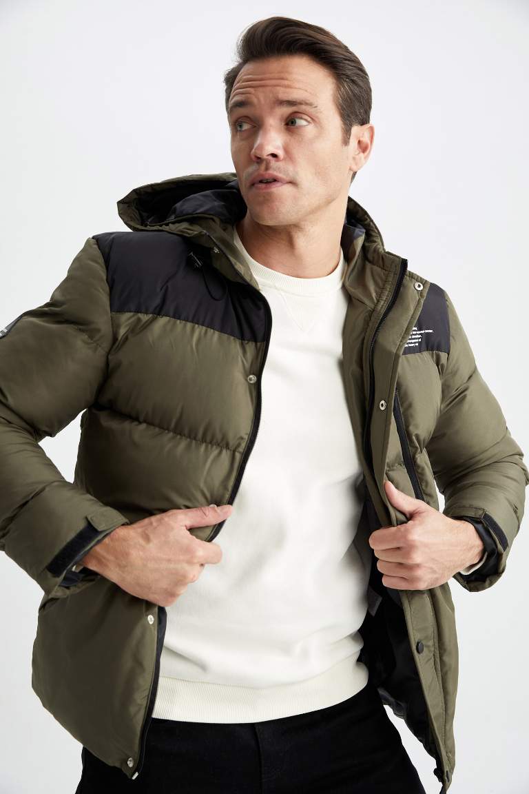 Regular Fit Kapüşonlu Polar Astarlı Su İtici Şişme Mont