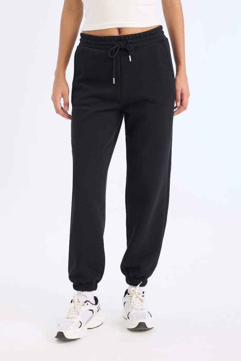 Elastic Waist Leg Laced Basic Thick Jogger Sweatpants