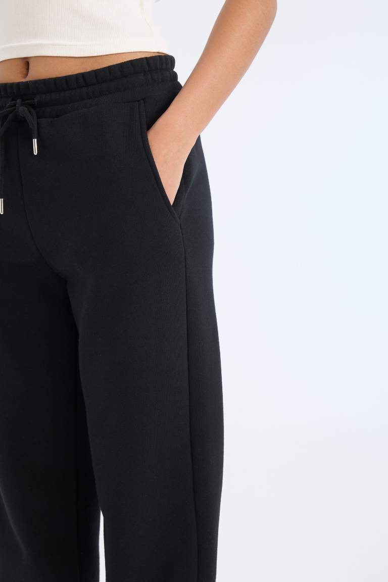 Elastic Waist Leg Laced Basic Thick Jogger Sweatpants