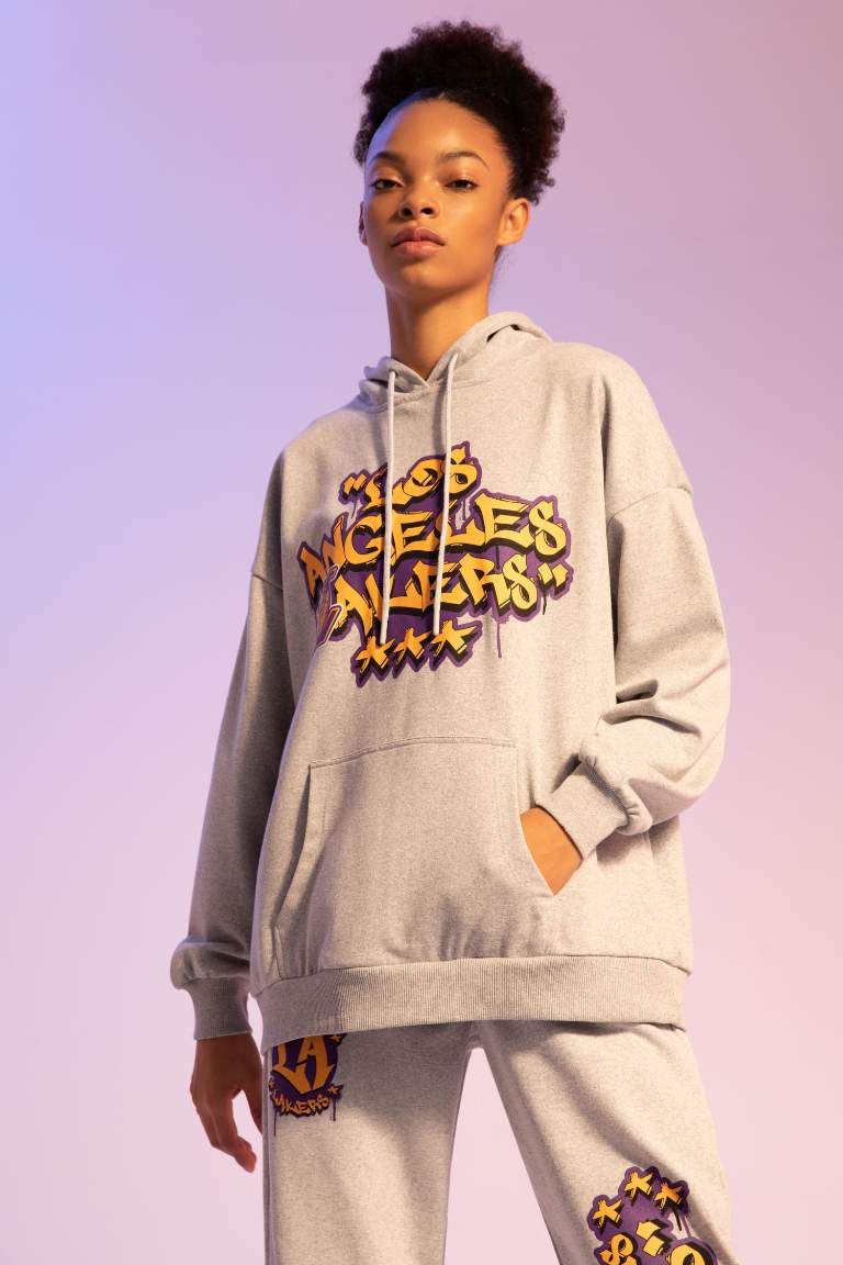 سويت شيرت اوفر سايز بغطاء للرأس منNBA Los Angeles Lakers