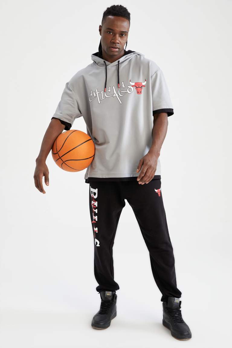 DeFactoFit NBA Chicago Bulls Kapüşonlu Kısa Kollu Sweatshirt