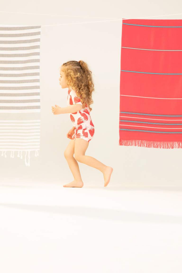 Kız Bebek Çilek Desenli Kısa Kollu Tulum Mayo