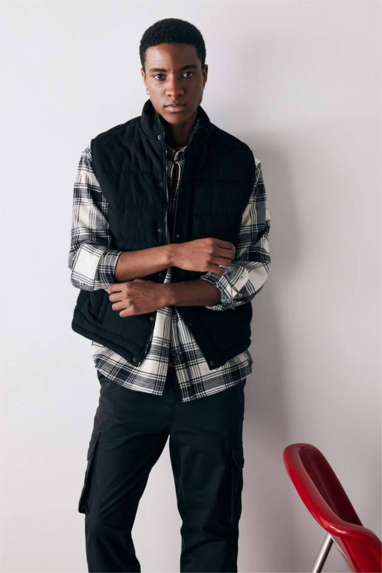 قمصلة يلك بجيب قصة عادية بياقة عالية