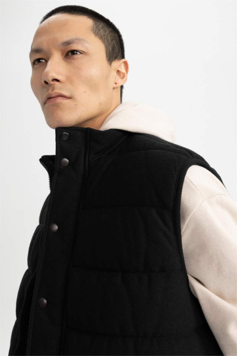 قمصلة يلك بجيب قصة عادية بياقة عالية