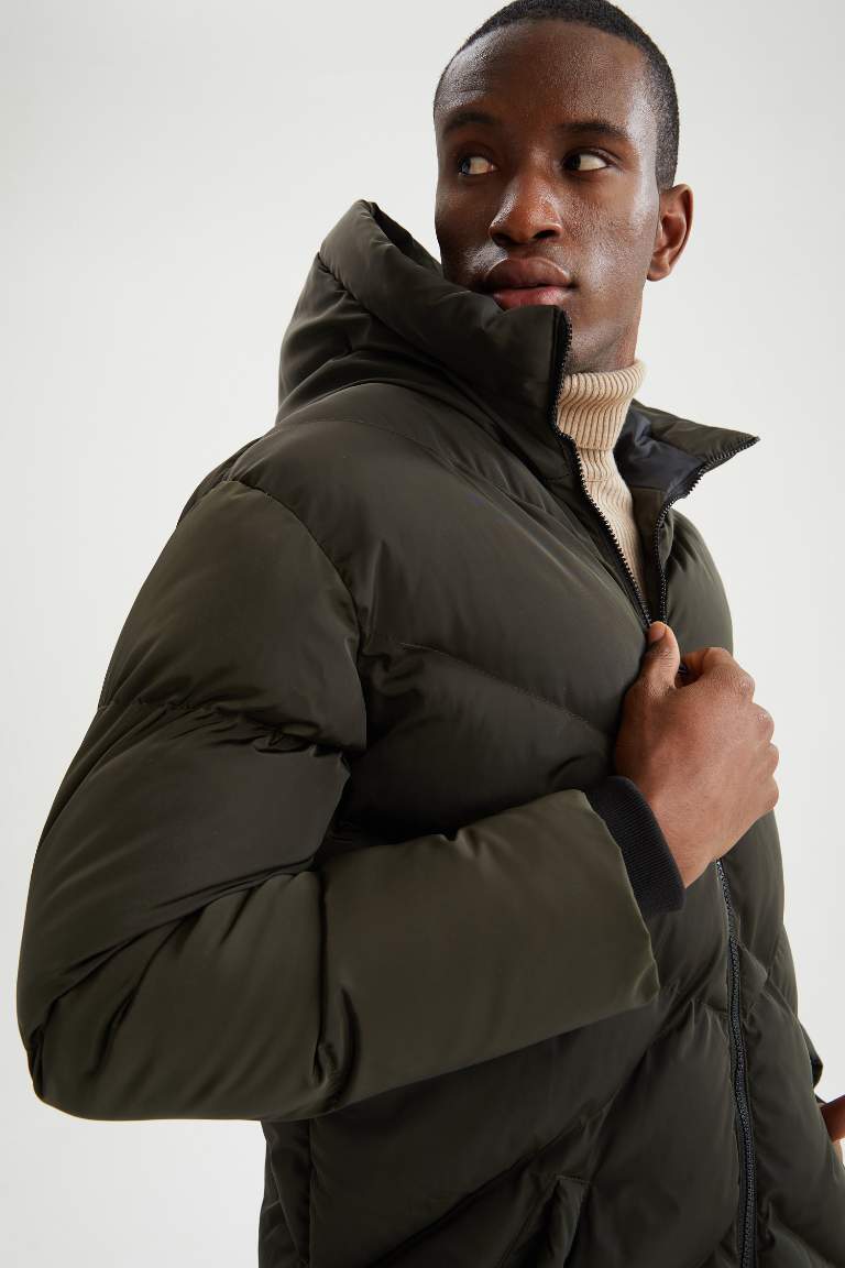 Regular Fit Kapüşonlu Su İtici Şişme Mont Parka