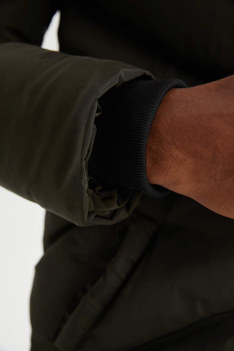 Regular Fit Kapüşonlu Su İtici Şişme Mont Parka