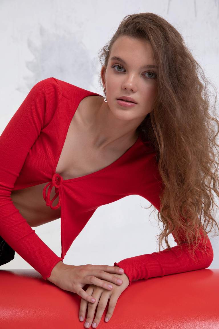Slim Fit Bağlama Detaylı Uzun Kollu Crop Fitilli Kırmızı Hırka