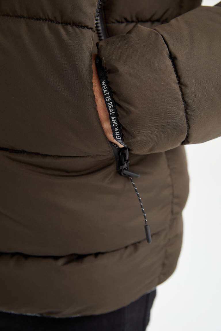 Regular Fit Kapüşonlu Rüzgar Geçirmez Puffer Şişme Mont