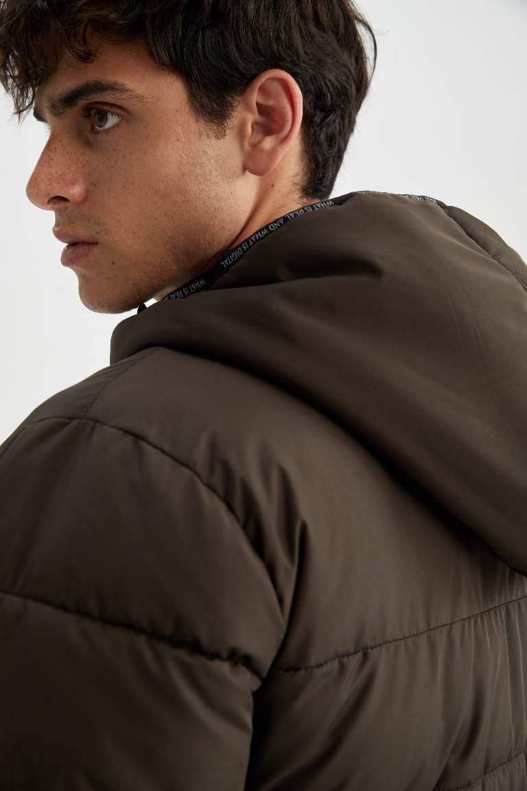 Regular Fit Kapüşonlu Rüzgar Geçirmez Puffer Şişme Mont