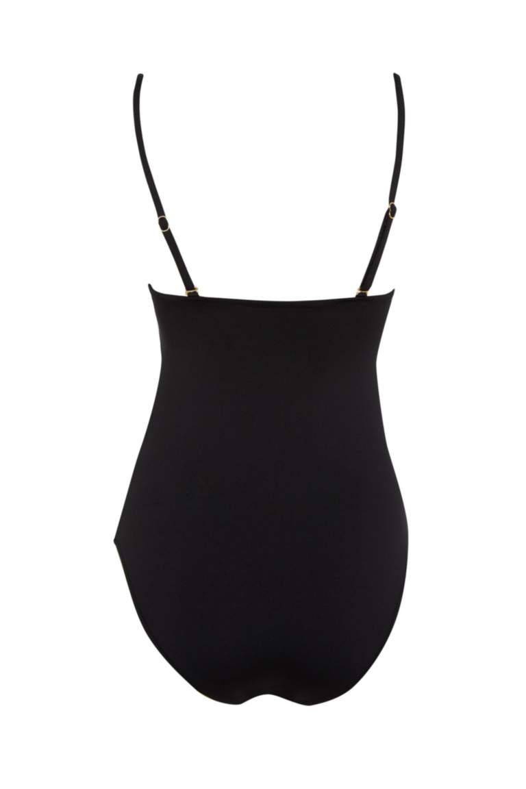 مايو سباحة بقصة عادي مفصل بالحلقة من Fall In Love