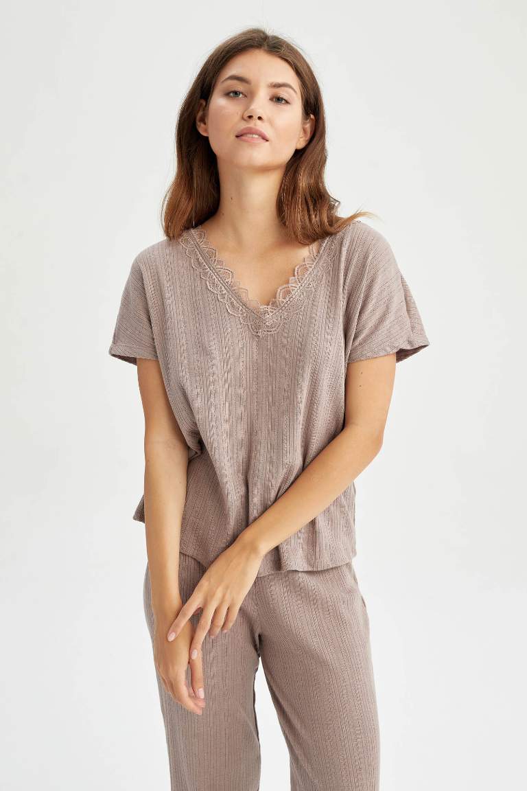 Fall in Love Regular Fit V Yaka Kısa Kollu Pijama Üstü