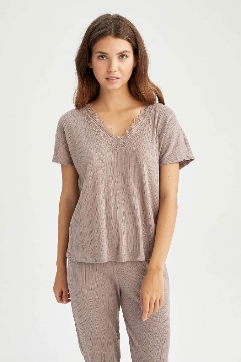 Fall in Love Regular Fit V Yaka Kısa Kollu Pijama Üstü