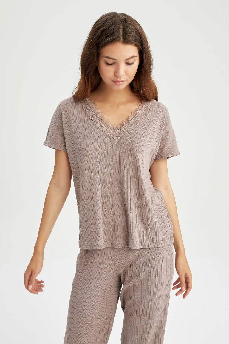 Fall in Love Regular Fit V Yaka Kısa Kollu Pijama Üstü