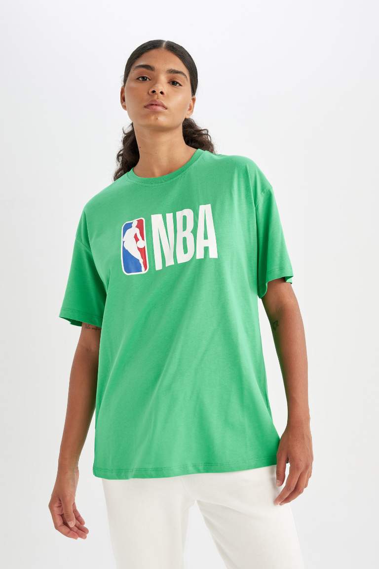 T-Shirt Oversize à Manches Courtes et à Col rond NBA Wordmark de DeFacto Fit