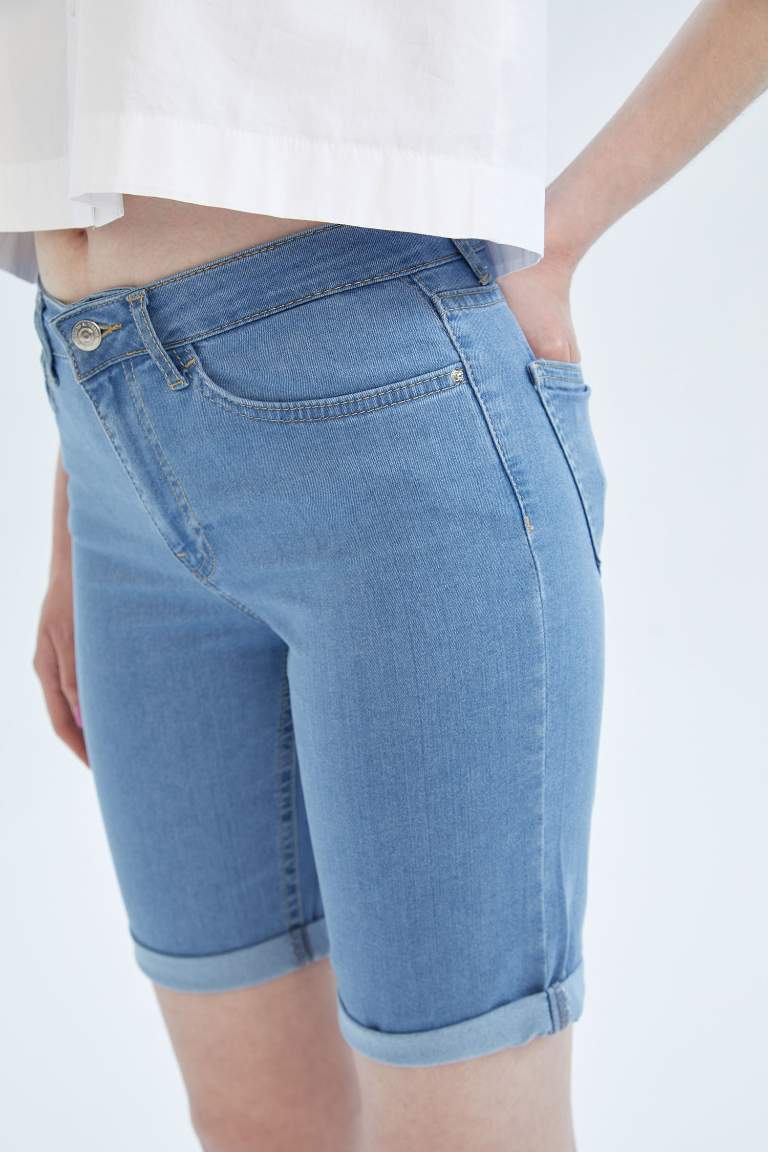 Short en Jean Plié à Taille Régulière