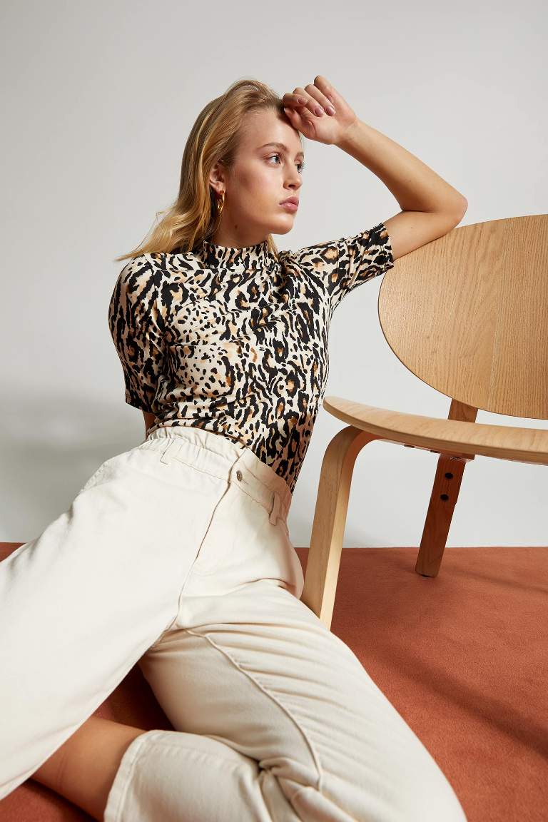 Fitted Half Turtleneck Short Sleeve Leopard Print T-Shirt