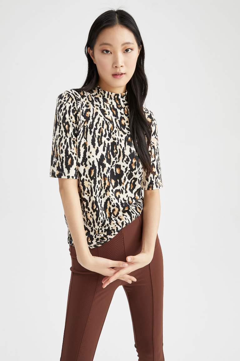 Fitted Half Turtleneck Short Sleeve Leopard Print T-Shirt