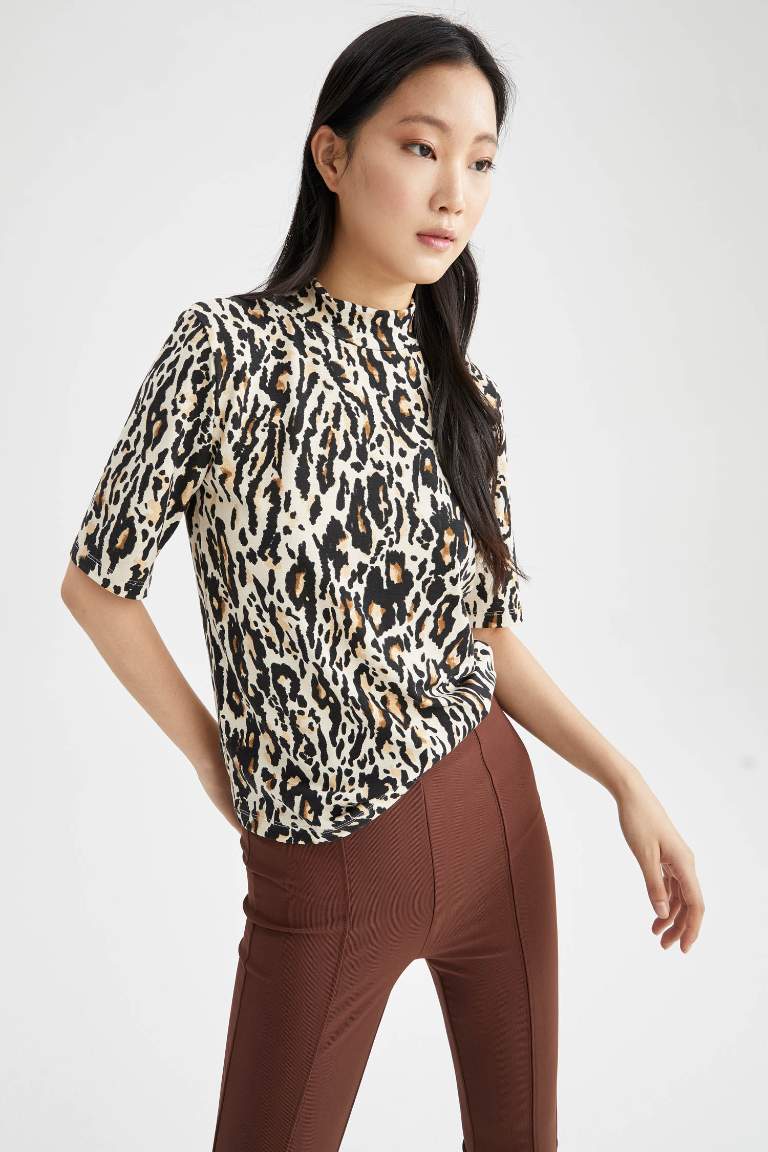 Fitted Half Turtleneck Short Sleeve Leopard Print T-Shirt