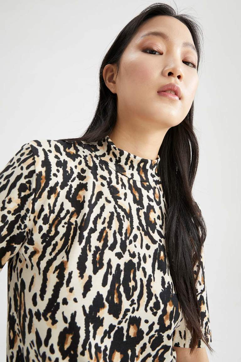 Fitted Half Turtleneck Short Sleeve Leopard Print T-Shirt