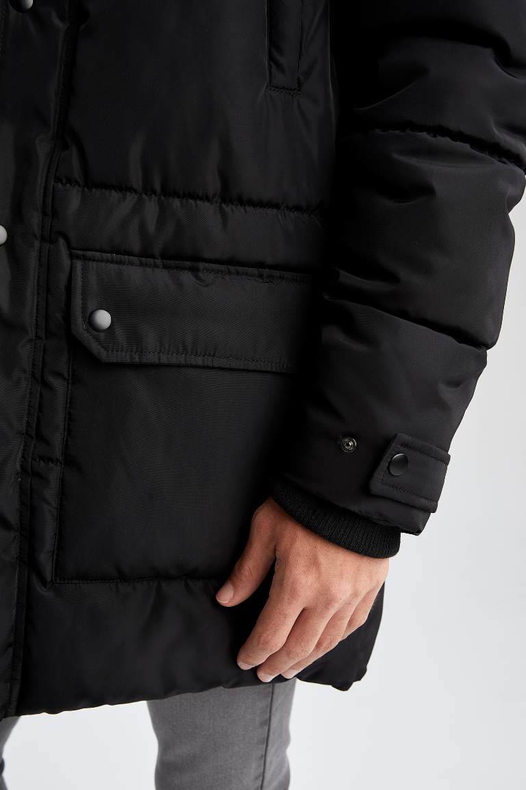 Su Geçirmez Slim Fit Kapüşonlu Suni Kürklü Şişme Mont