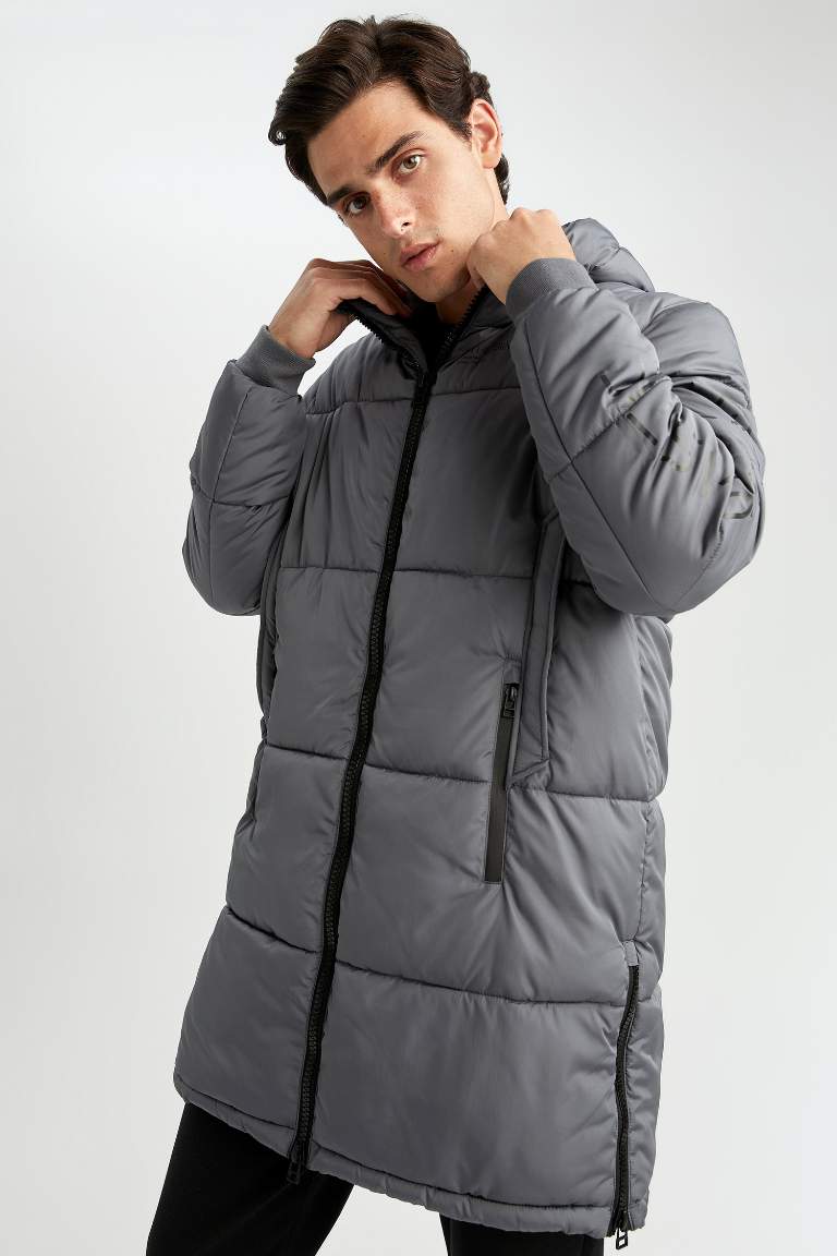 Regular Fit Rüzgar ve Su Geçirmez Kapüşonlu Mont