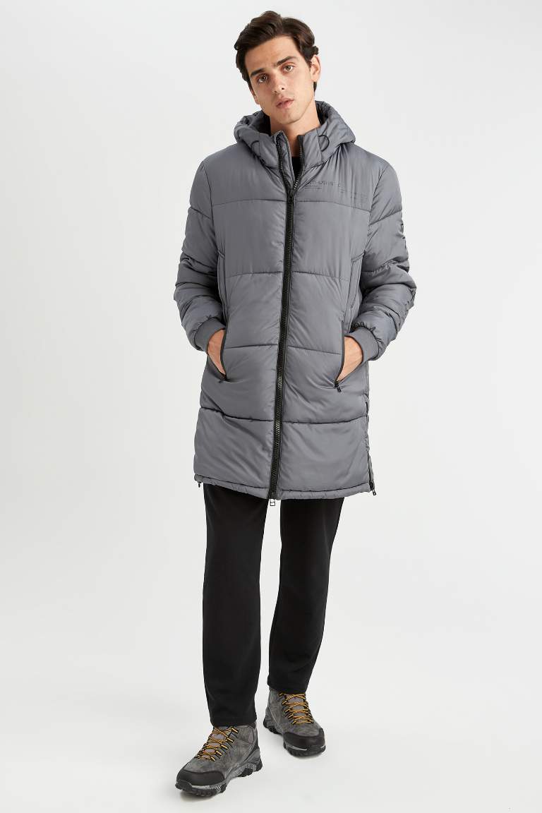 Regular Fit Rüzgar ve Su Geçirmez Kapüşonlu Mont