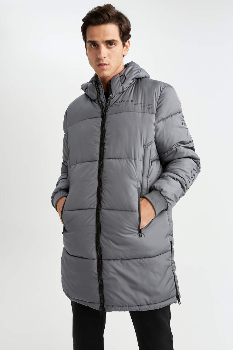 Regular Fit Rüzgar ve Su Geçirmez Kapüşonlu Mont