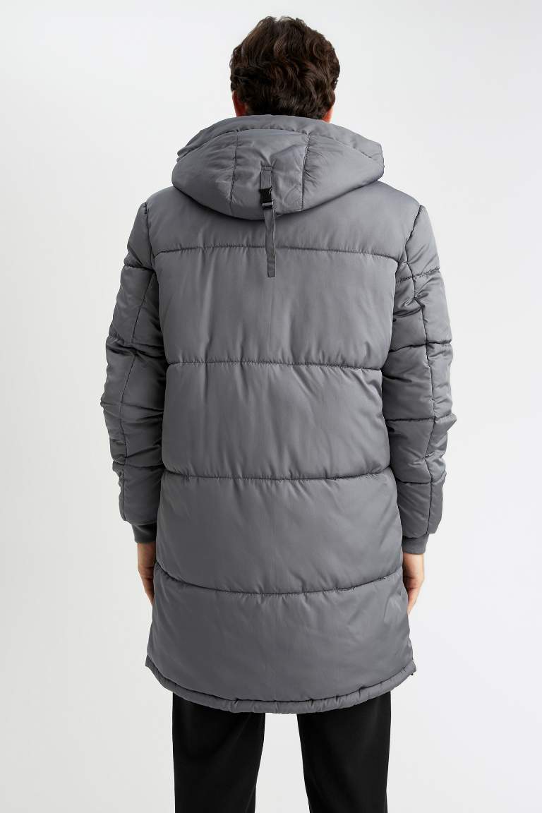 Regular Fit Rüzgar ve Su Geçirmez Kapüşonlu Mont