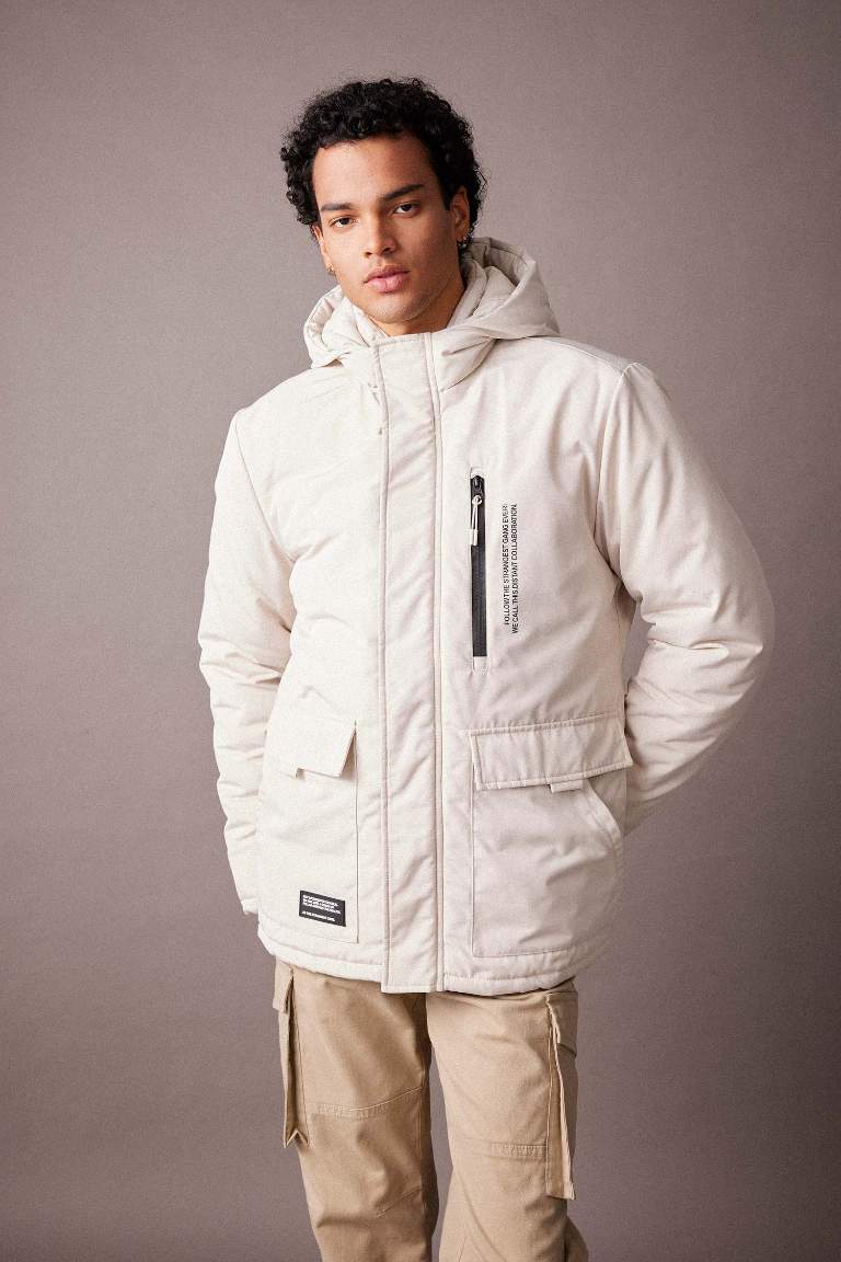 Su İtici Regular Fit Kapüşonlu Fermuarlı Çift Cepli Şişme Mont
