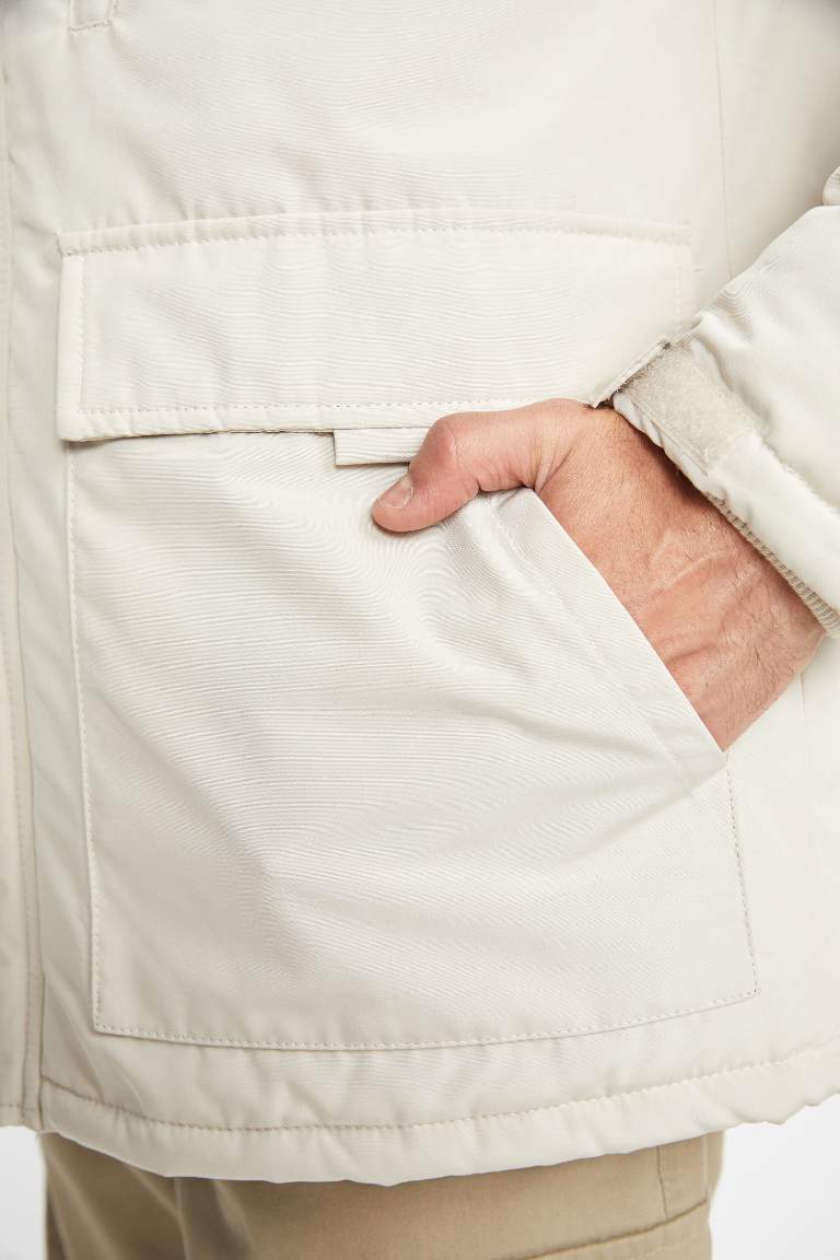 Su İtici Regular Fit Kapüşonlu Fermuarlı Çift Cepli Şişme Mont