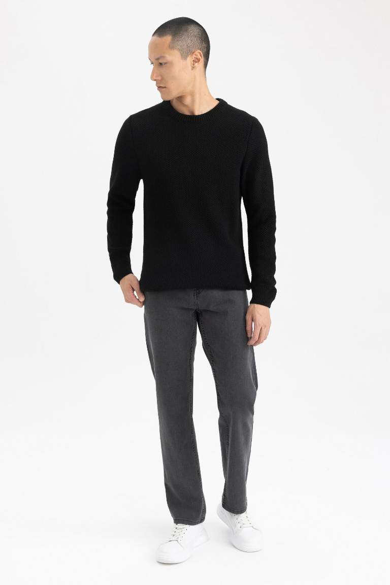 Black MAN Standard Fit Crew Neck Pullover 2800868 | DeFacto