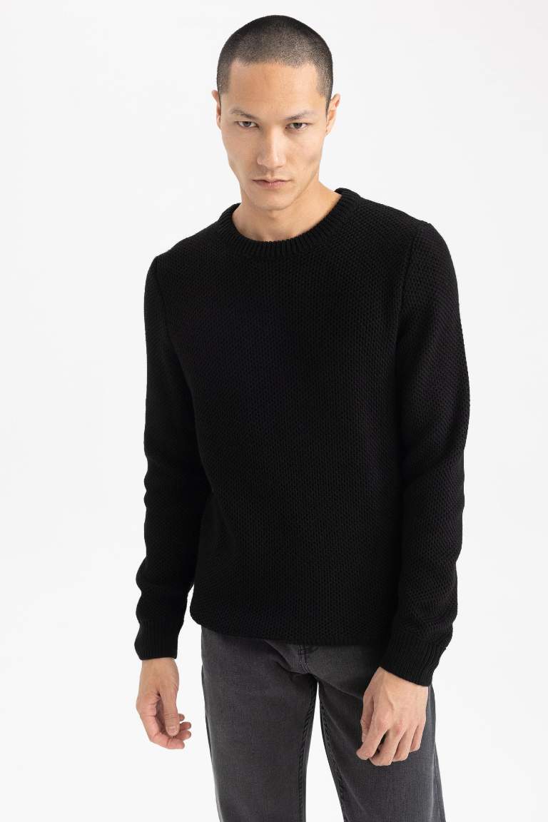 Black MAN Standard Fit Crew Neck Pullover 2800868 | DeFacto