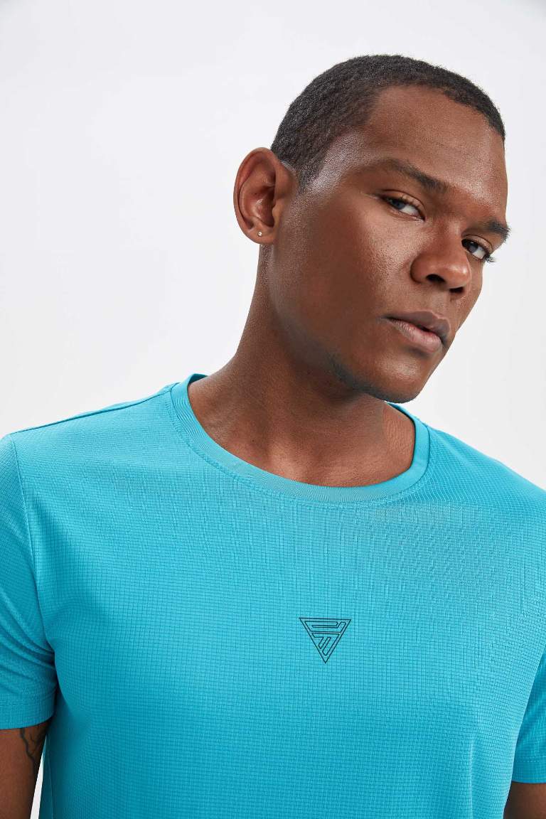 DeFactoFit Slim Fit Bisiklet Yaka Sporcu Ağır Kumaş Tişört