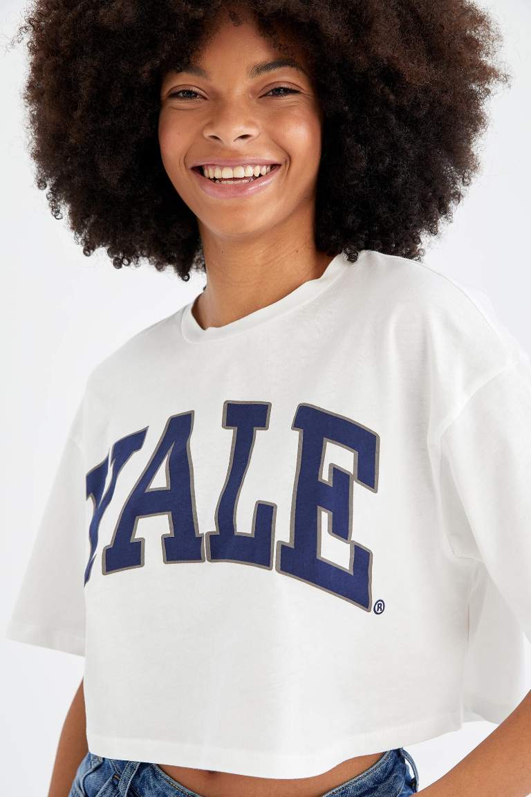 White WOMAN Yale University Licensed Oversize Fit Crew Neck