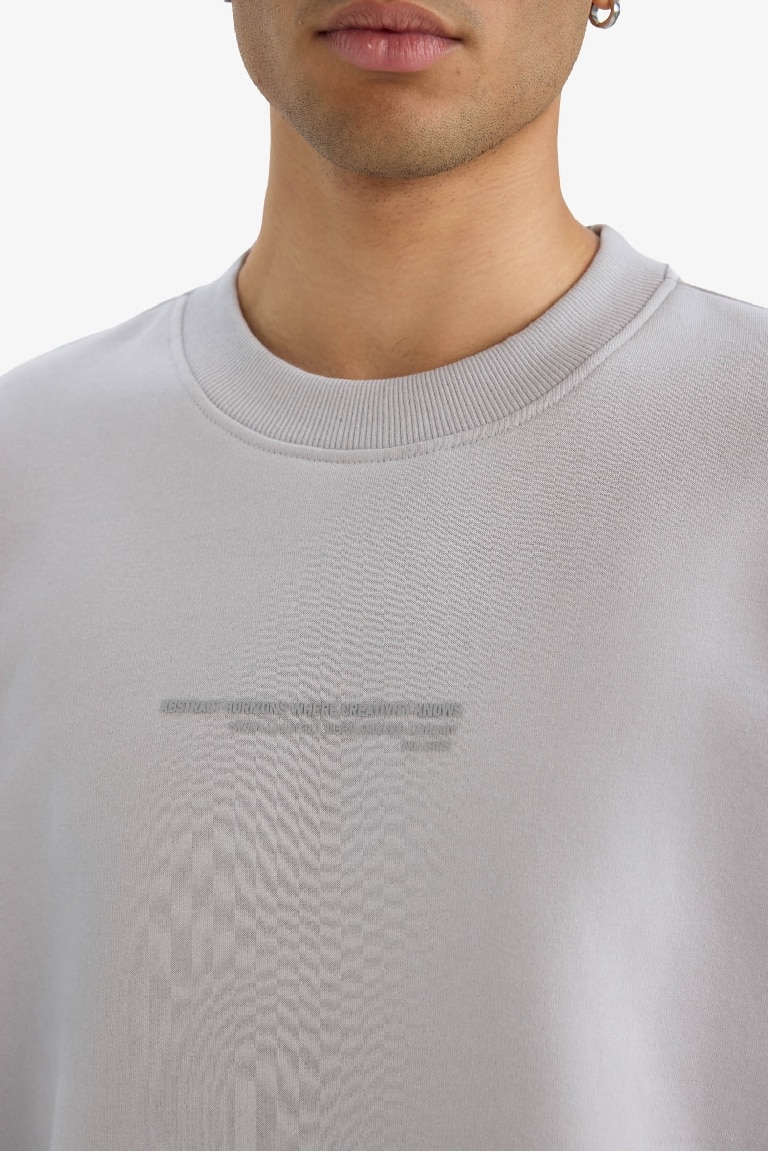 Boxy Fit Printed Long Sleeve Sweatshirt