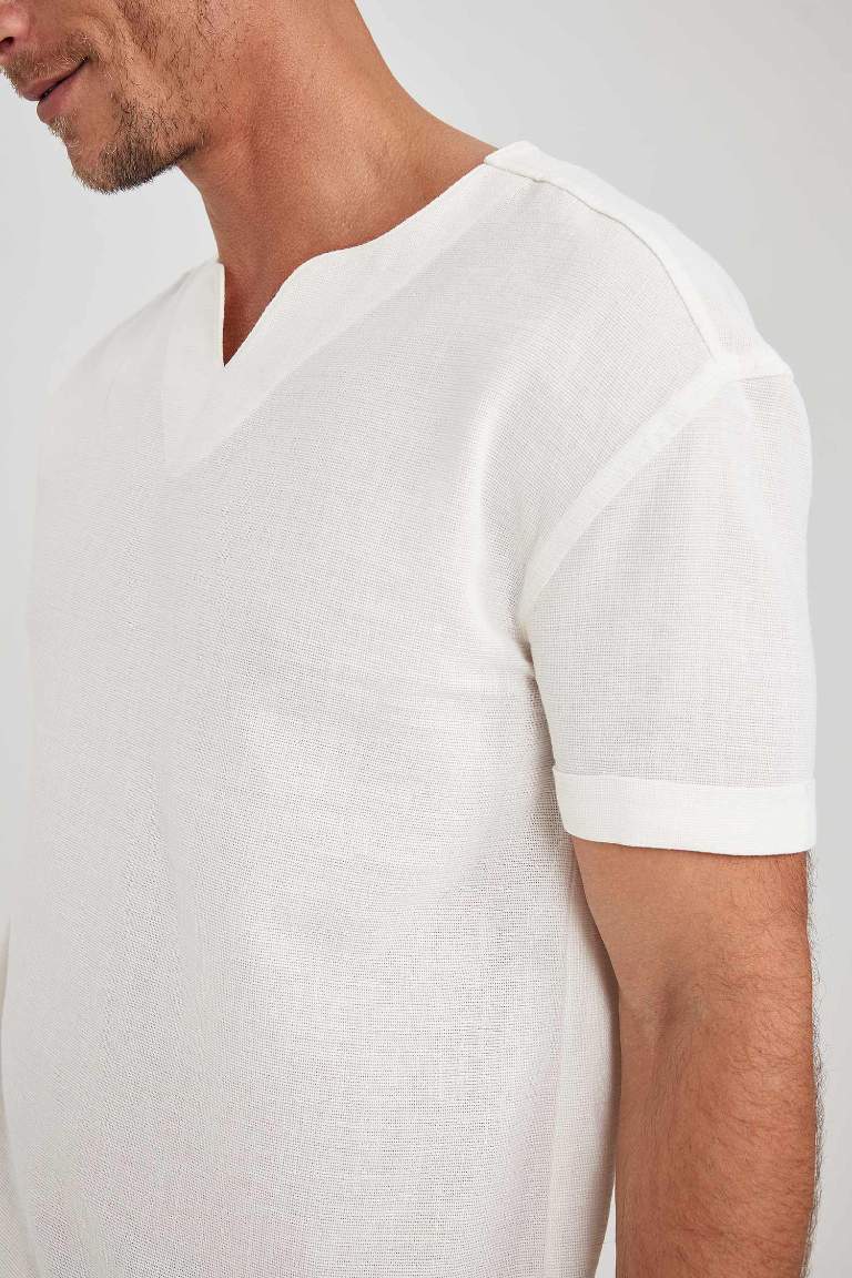 White MAN Regular Fit V-Neck Cotton Short Sleeve Shirt 2825475 | DeFacto