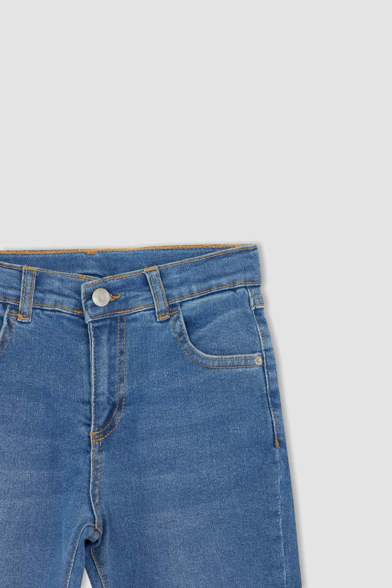 بنطلون جينز ولادي قصة عادية