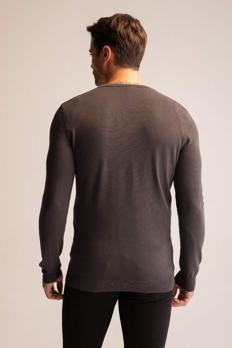 Premium Regular Fit V-Neck Knitted Pullover