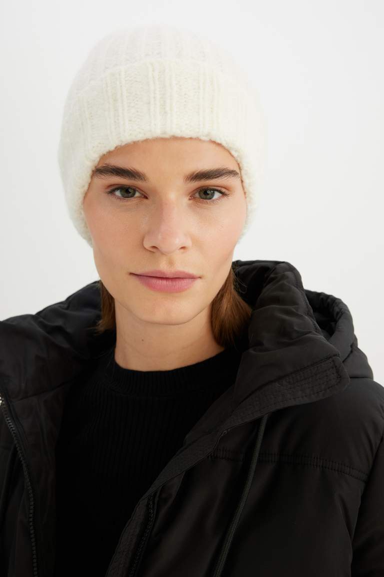 Woman Knitwear Beanie