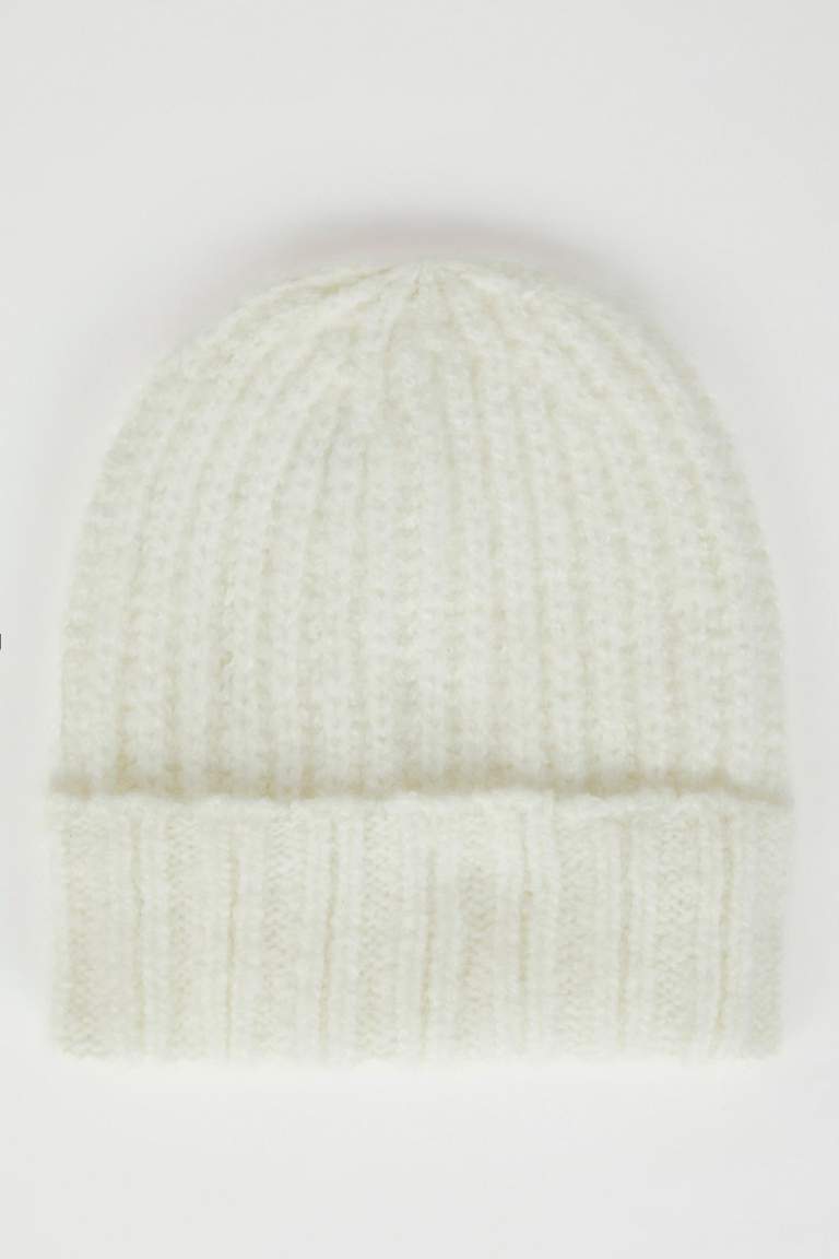 Woman Knitwear Beanie